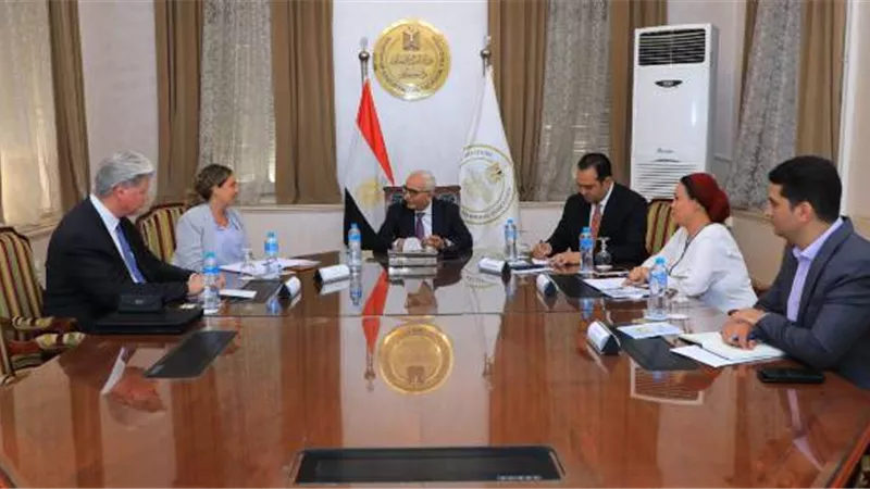 تدريب المعلمين على الطرق الحديثة.. فى لقاء وزير التعليم مع مؤسسة امديست