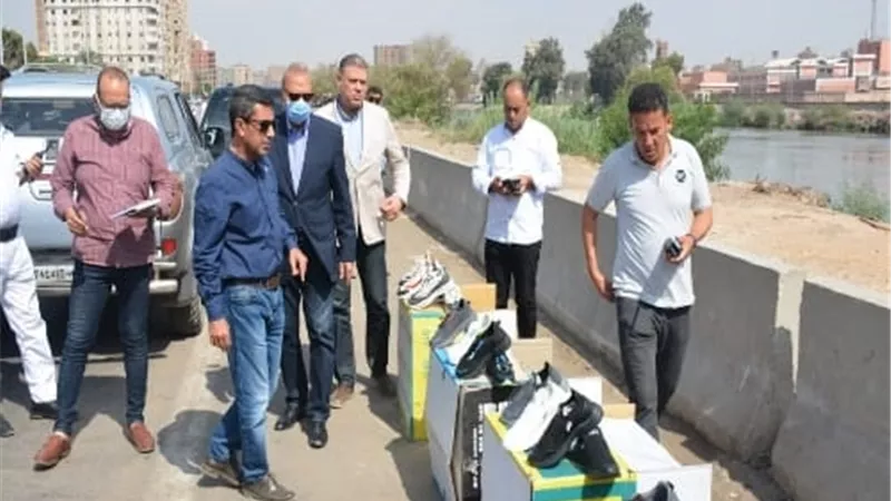 ضبط بائع أحذية وعربة مشروبات.. والهجان يوجه بمصادرة المضبوطات