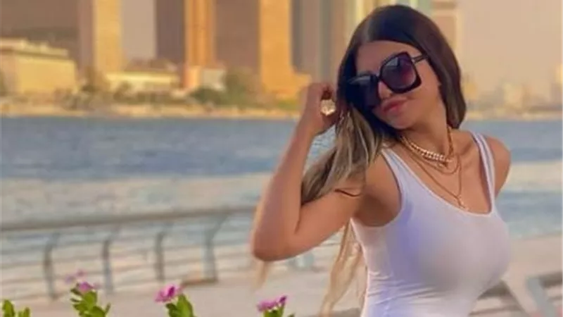 من أمام النيل.. ياسمين الخطيب تتألق مع غروب الشمس