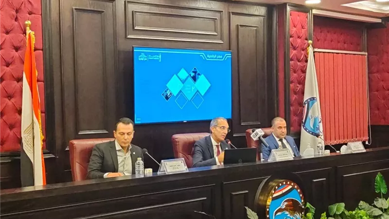 وزير الاتصالات: انشاء ١٠٠٠ برج خلال ٢٠٢٢ لتقوية شبكات المحمول بقري حياة كريمة