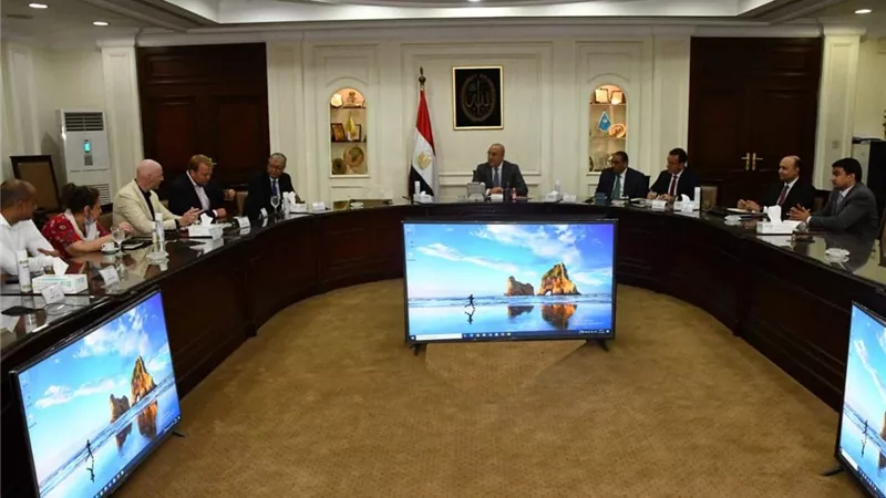 الجزار يتابع الموقف التنفيذي لمشروع الحدائق المركزية 