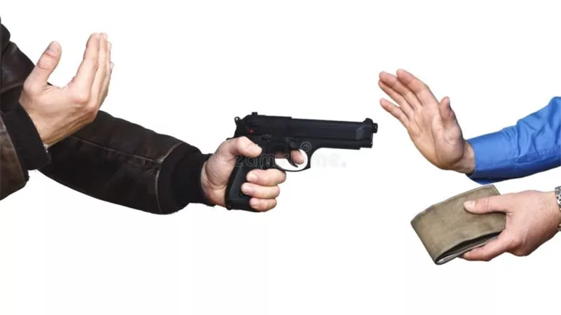 حارس عقار يقيد سيدة لسرقتها داخل شقتها