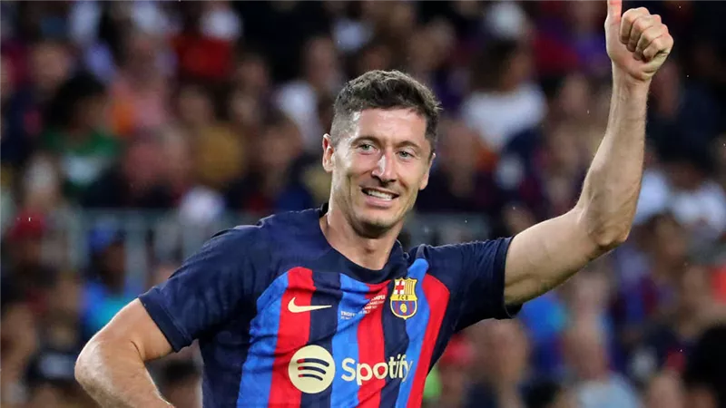ليفاندوفسكي يقود تشكيل برشلونة أمام فيكتوريا بلزن بدورى الابطال