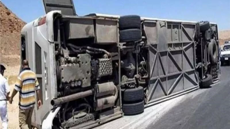 مصرع وإصابة 15 شخصا في انقلاب أتوبيس بطريق أبو سمبل جنوبي أسوان