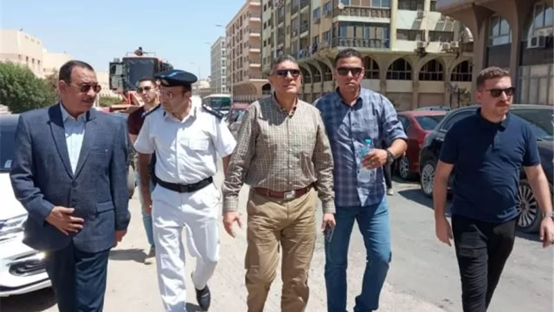 النجار: تنفيذ ٥٧٠ ازالة وغلق بمدينة 6 أكتوبر بالتعاون مع الشرطة.. صور