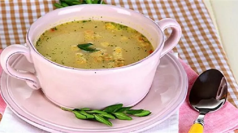 طريقة عمل شوربة الدجاج بالريحان