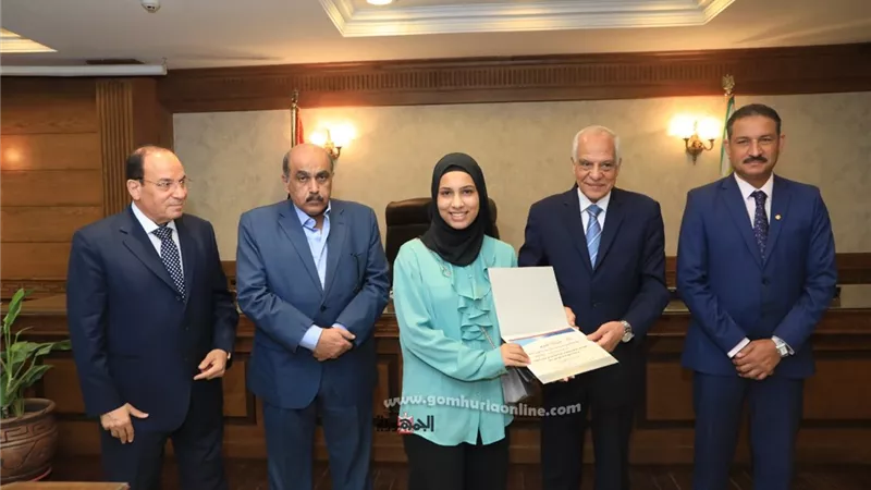 محافظ الجيزة يكرم أوائل الثانوية العامة والأزهرية والدبلومات الفنية