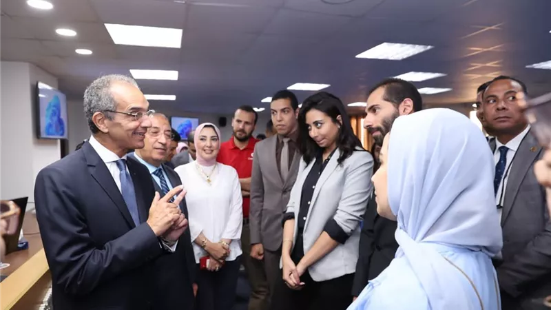 طلعت يسلم شهادات بناء القدرات الرقمية للعاملين بوحدات نظم المعلومات بالإسكندرية
