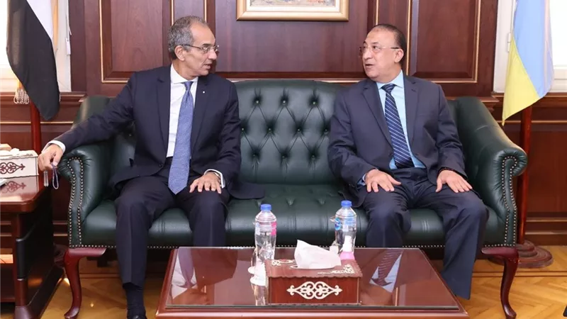 وزير الاتصالات يناقش خطة لدعم الخدمات الصوتية للمحمول
