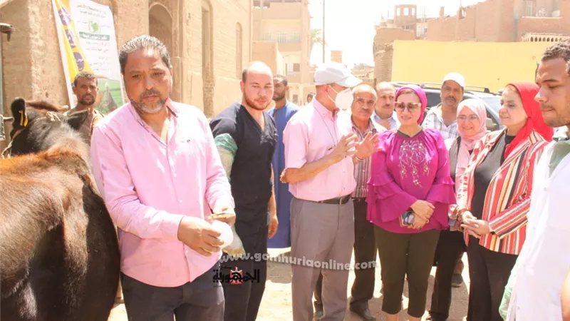 نائب رئيس جامعة أسيوط تتفقد ختام قوافل كلية الطب البيطري بقرى أسيوط