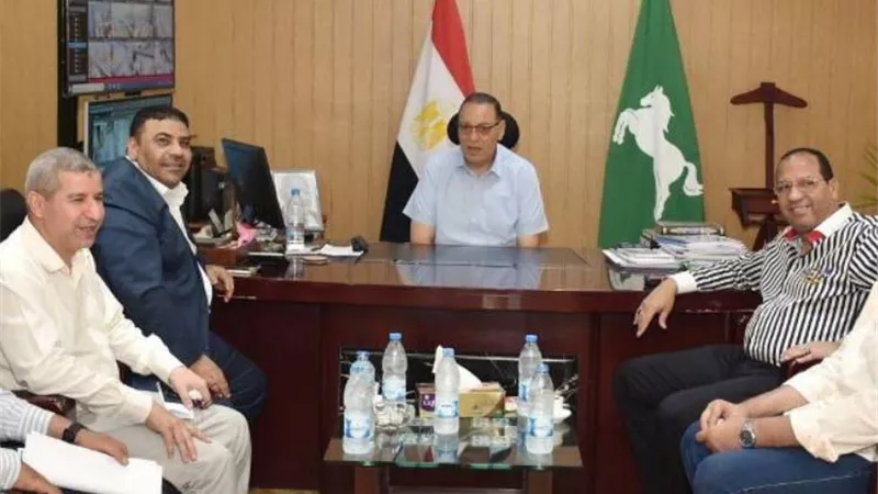 محافظ الشرقية يواصل لقاءاته الدورية بنواب البرلمان
