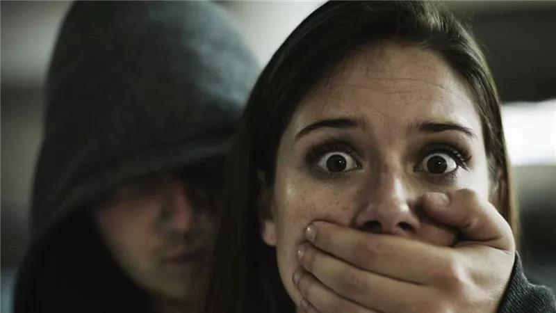 سرقت أمها عن طريق تدبير عملية اختطاف مزيفة
