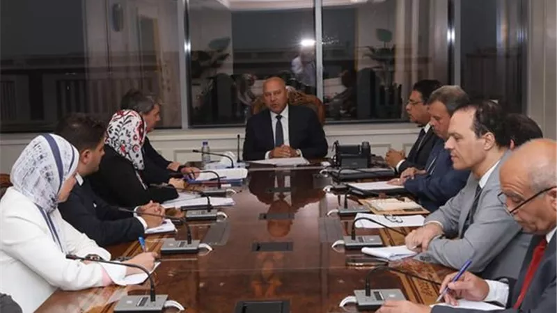 الوزير يستقبل وفد البنك الأوروبي للاستثمار لمتابعة المشروعات المشتركة