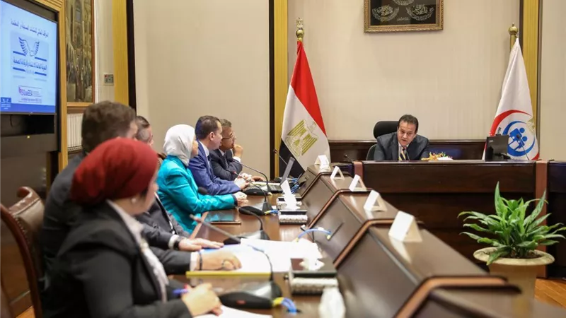 وزير الصحة يبحث موقف المنشآت الطبية طبقاً لمعايير الاعتماد الوطنية