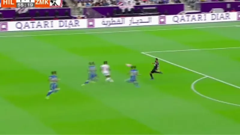 شاهد .. تألق حارس مرمى الهلال السعودى امام مهاجم الزمالك