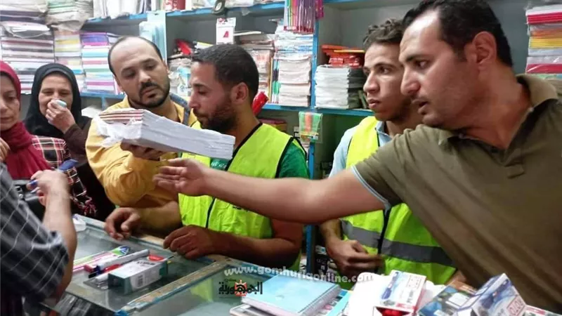 أمين مستقبل وطن بمدينة القنايات يفتتح معرض الأدوات المدرسية