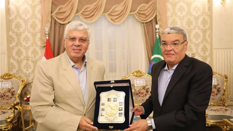 محافظ المنيا يستقبل وزير التعليم العالي والبحث العلمي