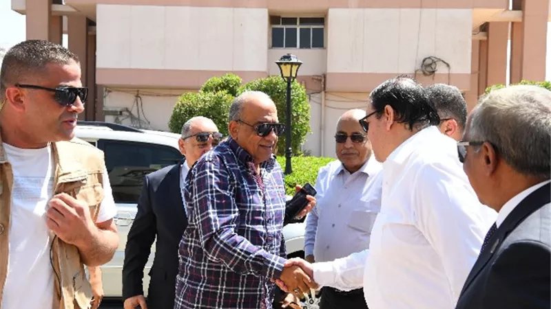 وزير قطاع الأعمال العام يبدأ زيارة لشركة مصر للألومنيوم بنجع حمادى