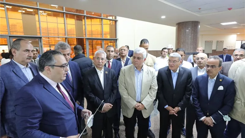 وزير التعليم العالي يتفقد مستشفى المنيا الجامعى الجديد ثلاثي الأجنحة