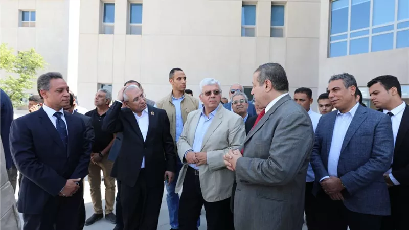 أيمن عاشور يتفقد عددًا من المنشآت الجديدة بجامعة دراية بالمنيا