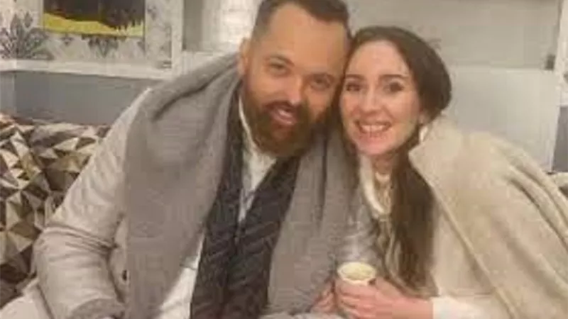 زوجة محمد محمود عبد العزيز توجه رسالة له 