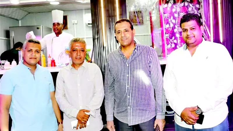 رئيس مدينة الأقصر يشهد إفتتاح أول عربة طعام متنقلة بشارع مصر