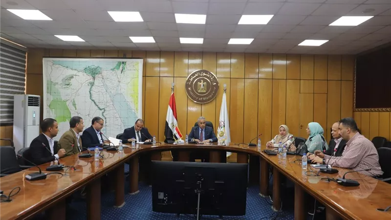 وزير القوى العاملة يبدأ لقاءاته مع اللجان النقابية بالمديريات