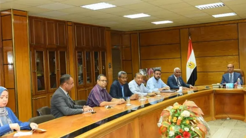 رئيس جامعة أسيوط الإسراع فى تنفيذ مشروع إنشاء مستشفى 2020 الجامعى