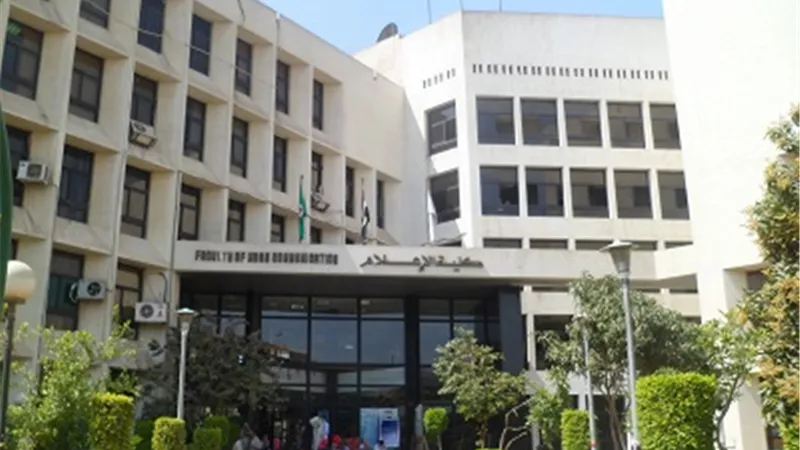 للطلاب الجدد..تعرف على الأوراق المطلوبة للتقديم في كلية إعلام القاهرة