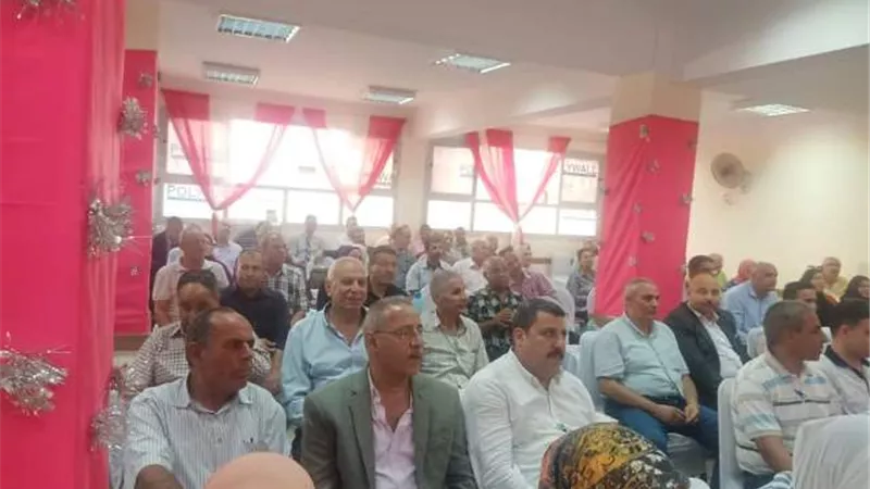 وكيل تعليم الشرقية يجتمع مع مديرى مدارس المراحل بإدارة العاشر
