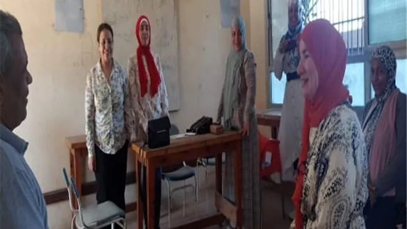 مدير تعليم القناطر الخيرية تتابع استعدادات المدارس للعام الدراسى