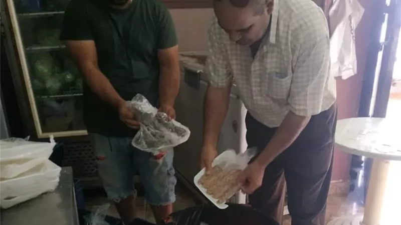 إعدام ٢٠٤ كجم أغذية ولحوم مجمدة مجهولة وإغلاق منشأتين بدون ترخيص بالس