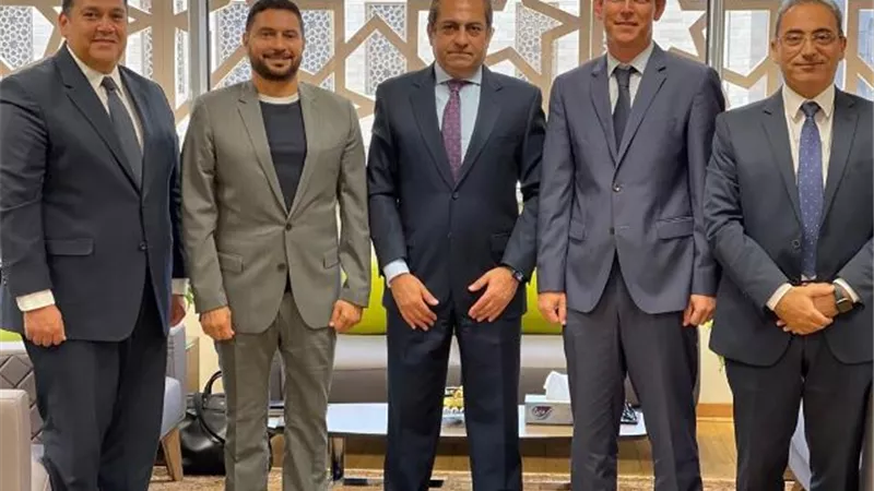 خالد عباس يستقبل وفدا من شركة شنيدر الكتريك لشمال افريقيا