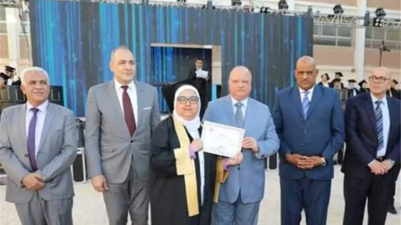 المحافظ ووكيلا التعليم والشباب والرياضة كرموا أوائل القاهرة الجديدة