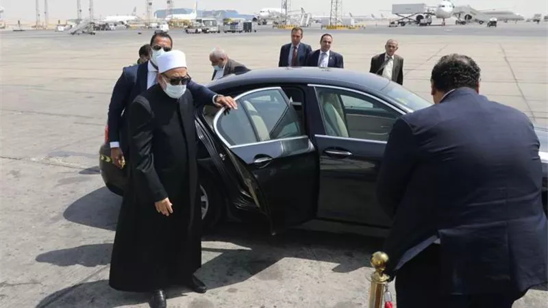 شيخ الأزهر يتوجه للعاصمة الكازاخية للمشاركة في ملتقى زعماء الأديان