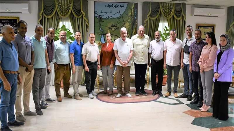 محافظ جنوب سيناء يشيد بمجموعات العمل بمكتبه والنائبة والعلاقات العامة