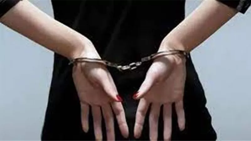 فشلت فى استخراج شهادة وفاة لطفلتها فوضعتها وسط المقابر بالشرقية
