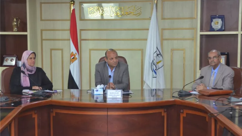 اجتماع لجنة النهوض وتحسين الخدمات بقرى بنى سويف..صور