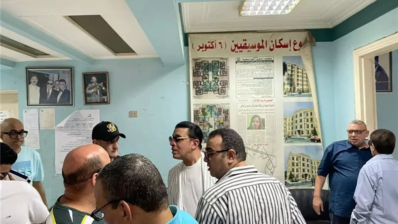 وصول مصطفى كامل لتقديم اوراق ترشحه لمقعد نقيب الموسيقيين .. صور
