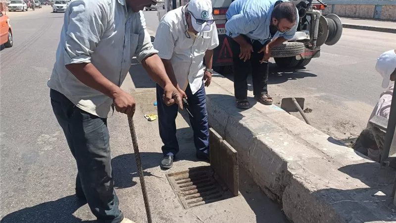 بدء الحملة المكبرة لتطهير بالوعات الأمطار بمحافظات القناة