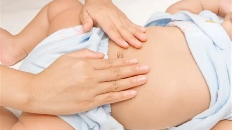 8 أسباب لانتفاخ البطن عند الأطفال .. إنفوجراف