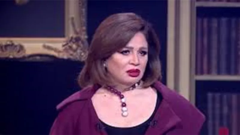 الهام شاهين تطالب بمنع تصوير الفنانين فى اى مناسبة