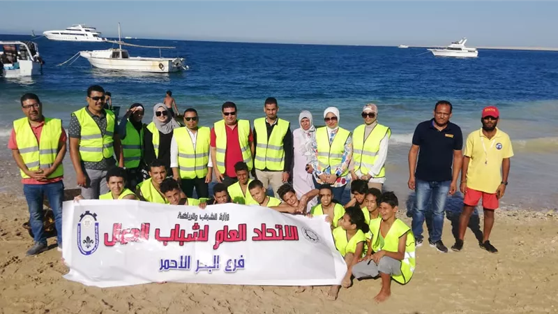 الاتحاد العام لعمال البحرالأحمر ينفذ أكبر حملة لتنظيف الشواطئ بالغردقة