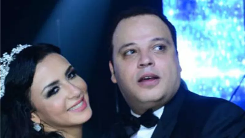 تامر عبد المنعم يطالب الدعاء لزوجته قبل خضوعها لعملية جراحية