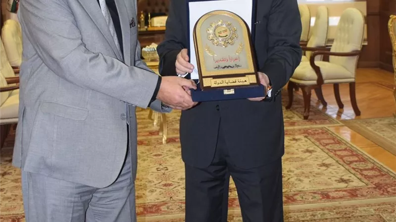 رئيس هيئة قضايا الدولة يهنئ رئيس النيابة الإدارية بتوليه منصبه الجديد