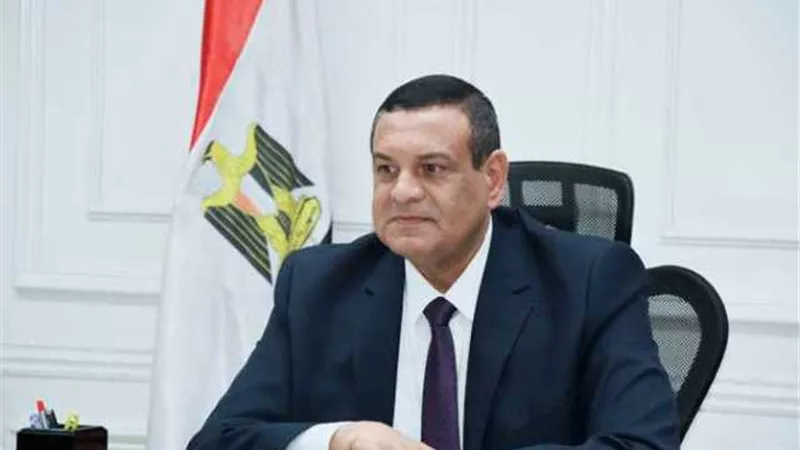 وزير التنمية المحلية يشارك في افتتاح النموذج الأول لمدارس مصر المتميزة