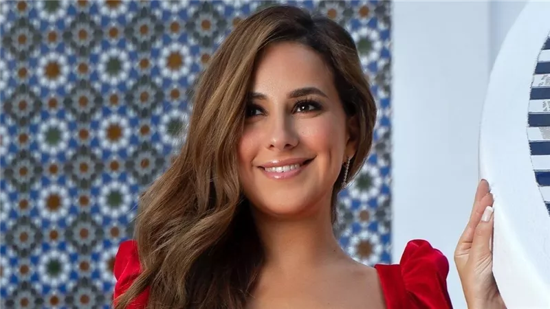 شيري عادل تشارك متابعيها صورة من كواليس مسلسل الغراب