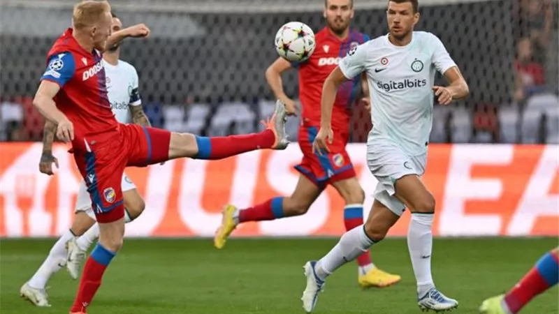 دورى الأبطال.. إنتر ميلان ينهى الشوط الأول بهدف فى شباك فيكتوريا بلزن
