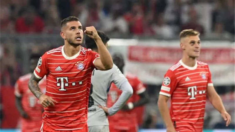 دفاع برشلونة ينهار أمام بايرن ميونخ فى 3 دقائق.. شاهد