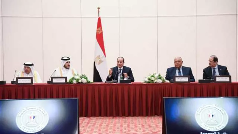 السيسي يؤكد حرص مصر على تطوير علاقات التعاون الاقتصادي مع قطر
